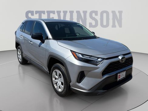 Used 2025 Toyota RAV4 LE AWD/4WD image 7