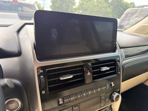 Used 2023 Lexus GX 460 Luxury w/ Sport Design Package AWD/4WD image 12