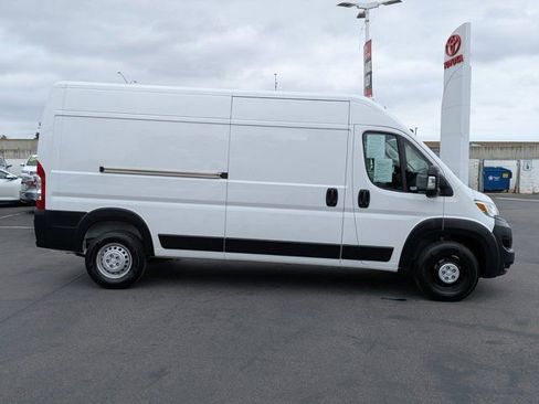 Used 2025 RAM ProMaster 2500 w/ Convenience Group FWD image 4