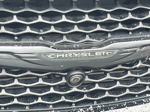 Used 2019 Chrysler Pacifica Touring-L Plus w/ Advanced Safetytec Group image 9