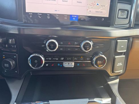 Used 2025 Ford F350 Lariat AWD/4WD image 26