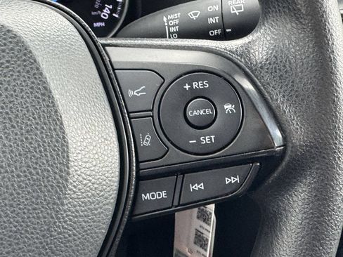 Used 2022 Toyota RAV4 LE AWD/4WD image 33