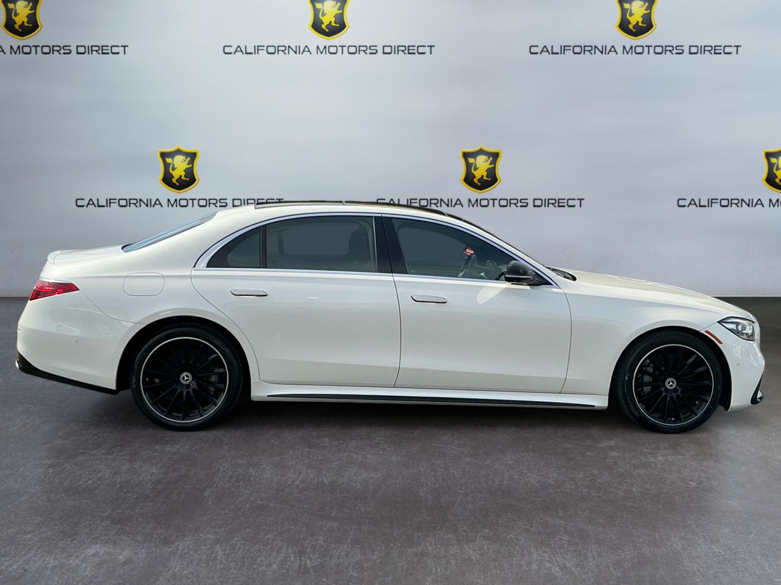 Used 2022 Mercedes-Benz S 580 4MATIC Sedan w/ AMG Line Package image 4