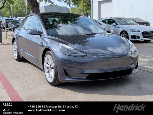 Used 2022 Tesla Model 3 Standard Range image 1