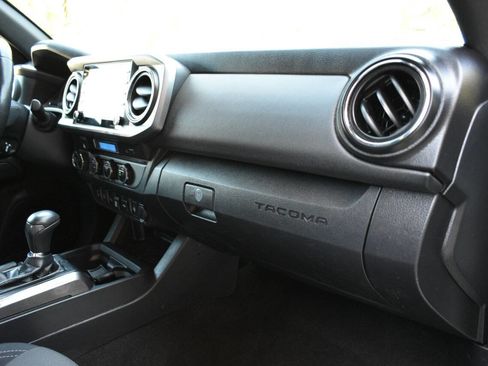 Used 2022 Toyota Tacoma TRD Sport w/ Technology Package AWD/4WD image 21