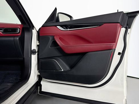 Used 2018 Maserati Levante GranSport image 23