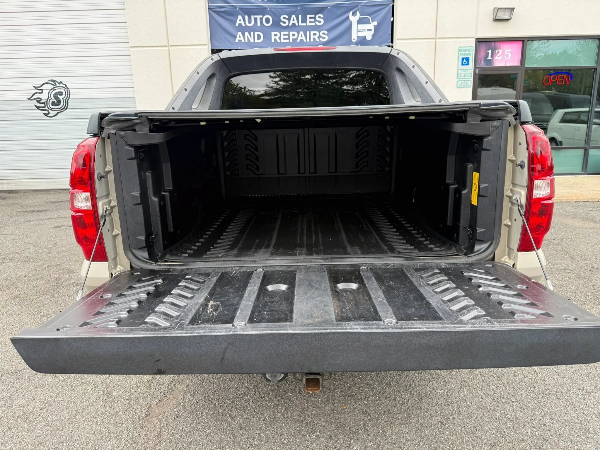 Used 2008 Chevrolet Avalanche LT AWD/4WD image 17