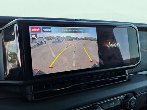 Used 2025 Jeep Gladiator Rubicon AWD/4WD image 30