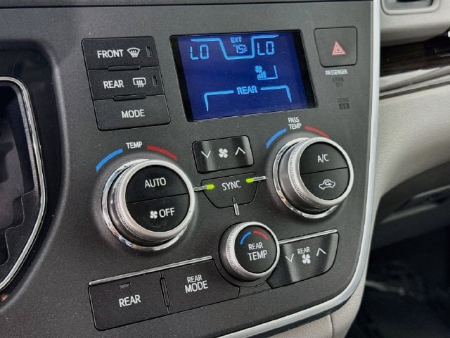 Certified 2017 Toyota Sienna XLE FWD image 17