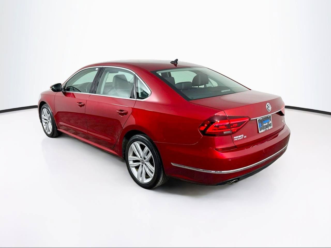 Used 2018 Volkswagen Passat 2.0T SE FWD image 6