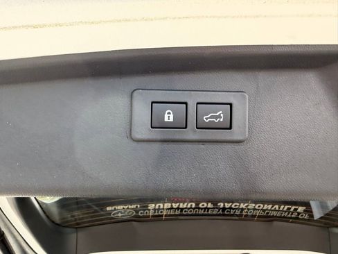 Used 2025 Subaru Outback Premium AWD/4WD image 8