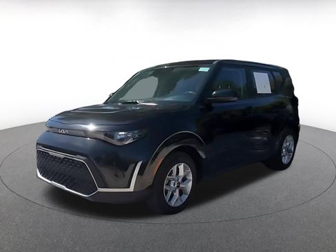 Used 2025 Kia Soul LX w/ LX Technology Package FWD image 8