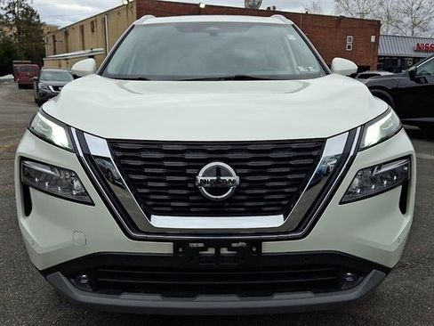 Used 2021 Nissan Rogue SL w/ Premium Package image 2