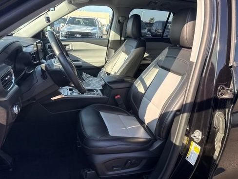 Used 2022 Ford Explorer XLT w/ Equipment Group 202A AWD/4WD image 11