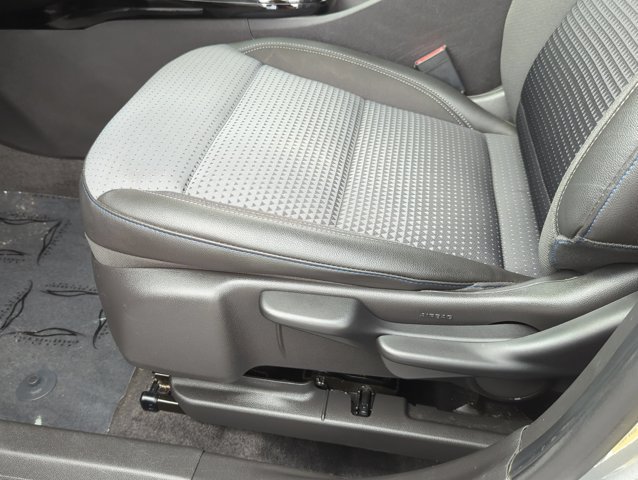 Used 2025 Chevrolet Trax LT w/ LT Convenience Package FWD image 14
