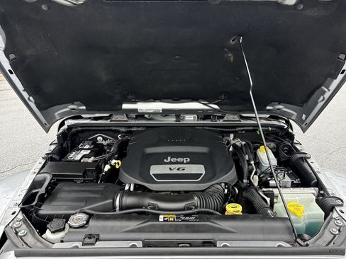 Used 2018 Jeep Wrangler Unlimited Sahara AWD/4WD image 25