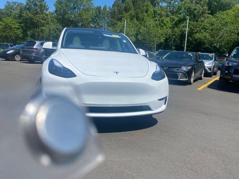 Used 2024 Tesla Model Y Long Range AWD/4WD image 36