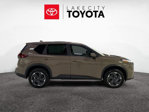 Used 2025 Nissan Rogue SV image 9