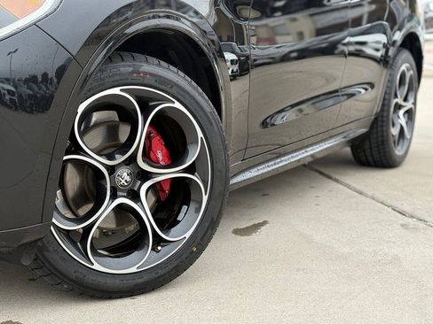 Used 2023 Alfa Romeo Stelvio Veloce image 9