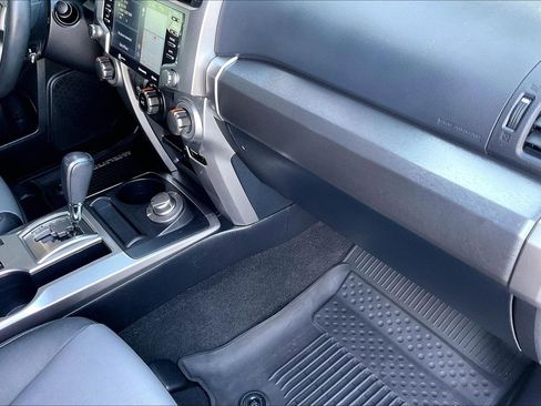Used 2020 Toyota 4Runner SR5 Premium image 19