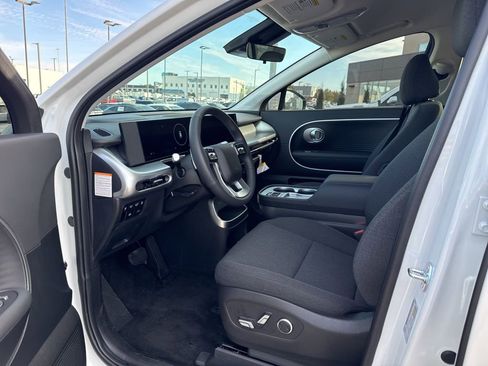 New 2026 Hyundai Ioniq 9 SE AWD/4WD image 8