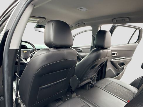 Used 2020 Chevrolet Trax LT w/ LT Convenience Package image 6