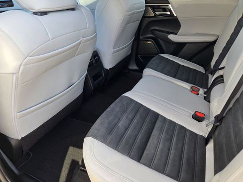 New 2026 Mitsubishi Outlander SE image 21