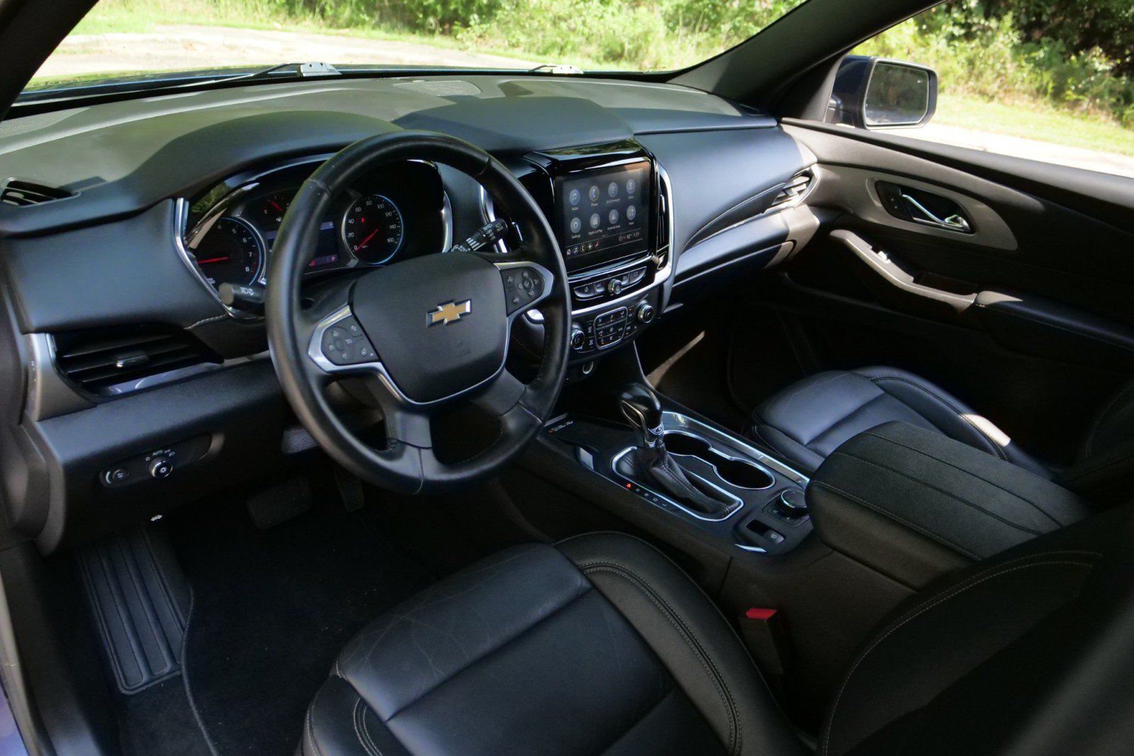 Used 2022 Chevrolet Traverse LT AWD/4WD image 2
