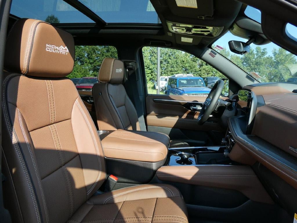 New 2026 Chevrolet Suburban High Country w/ Sun And Tow Package AWD/4WD image 10