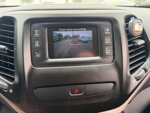 Used 2017 Jeep Cherokee Latitude w/ Trailer Tow Group image 32