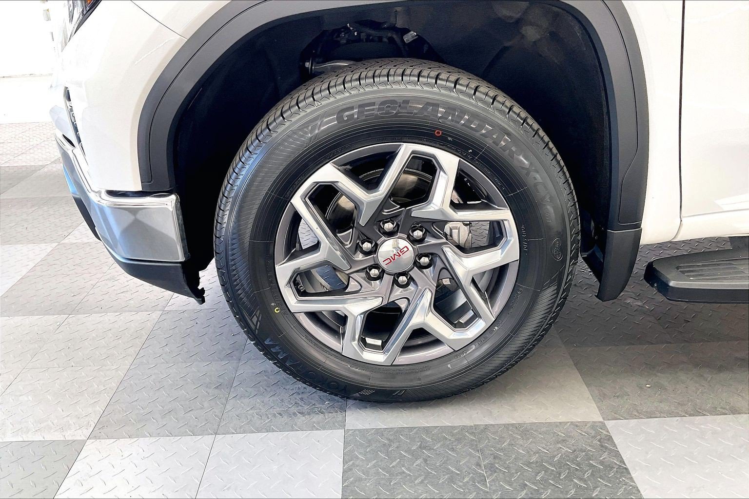 Used 2025 GMC Sierra 1500 SLT w/ SLT Premium Package AWD/4WD image 8