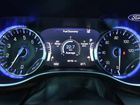 Used 2023 Chrysler Pacifica Limited image 26