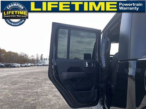 Used 2020 Jeep Gladiator Rubicon image 23