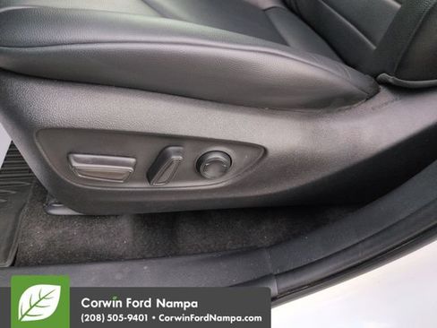 Used 2023 Toyota Highlander XLE AWD/4WD image 12