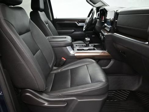 Used 2022 Chevrolet Silverado 1500 LT Trail Boss w/ Convenience Package II AWD/4WD image 12