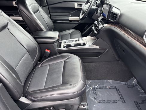 Used 2024 Ford Explorer Limited AWD/4WD image 11