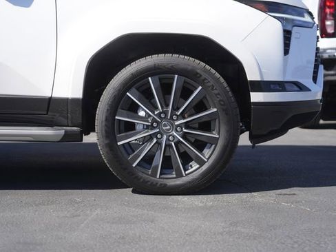 Used 2025 Lexus GX 550 w/ Cold Area Package image 4