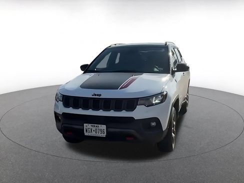 Used 2025 Jeep Compass Trailhawk AWD/4WD image 4