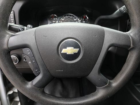 Used 2018 Chevrolet Express 2500 w/ Driver Convenience Package RWD image 16