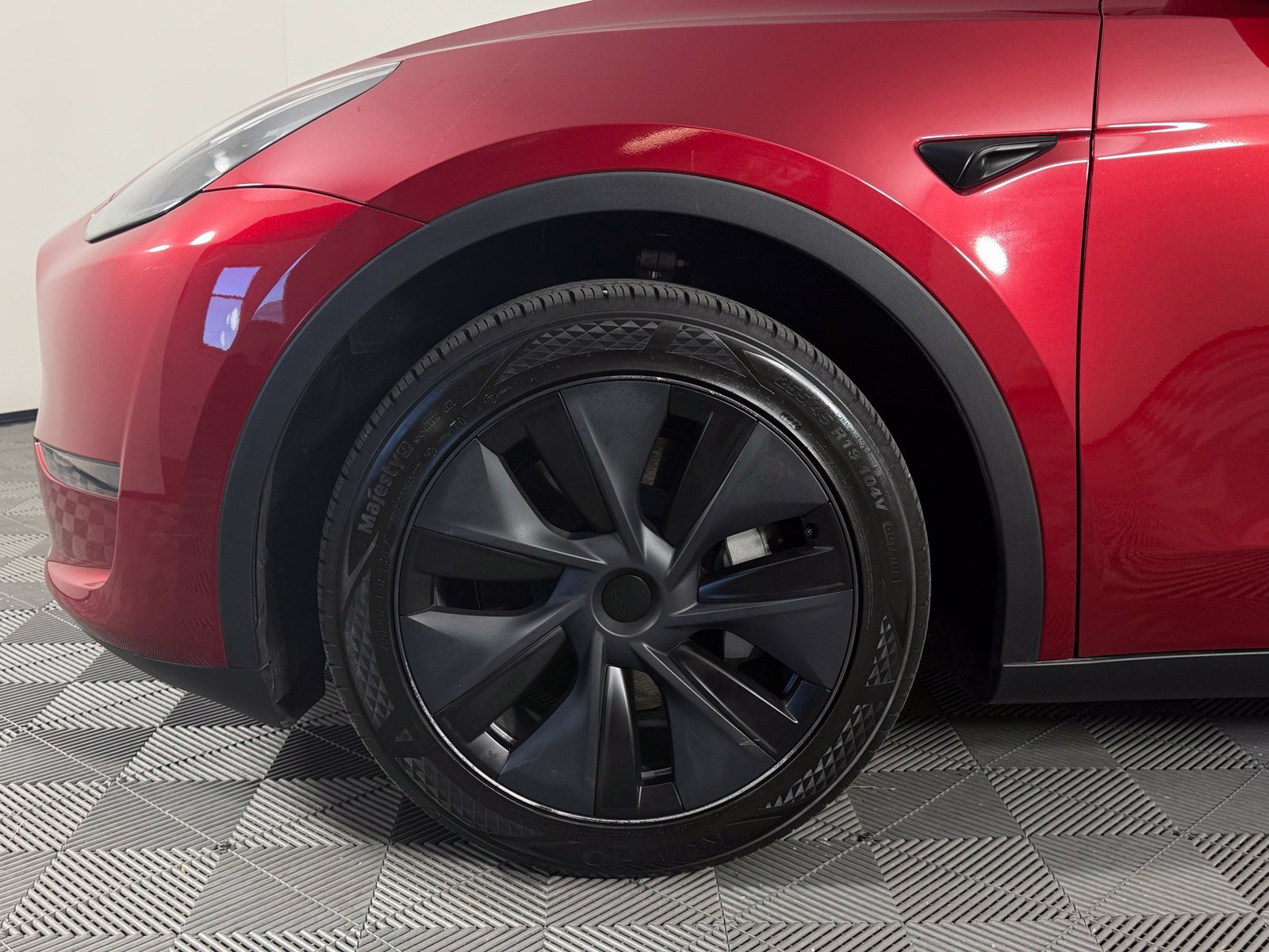 Used 2024 Tesla Model Y Long Range RWD image 5