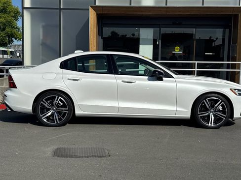 Used 2022 Volvo S60 T8 R-Design Expression w/ Premium Package AWD/4WD image 8