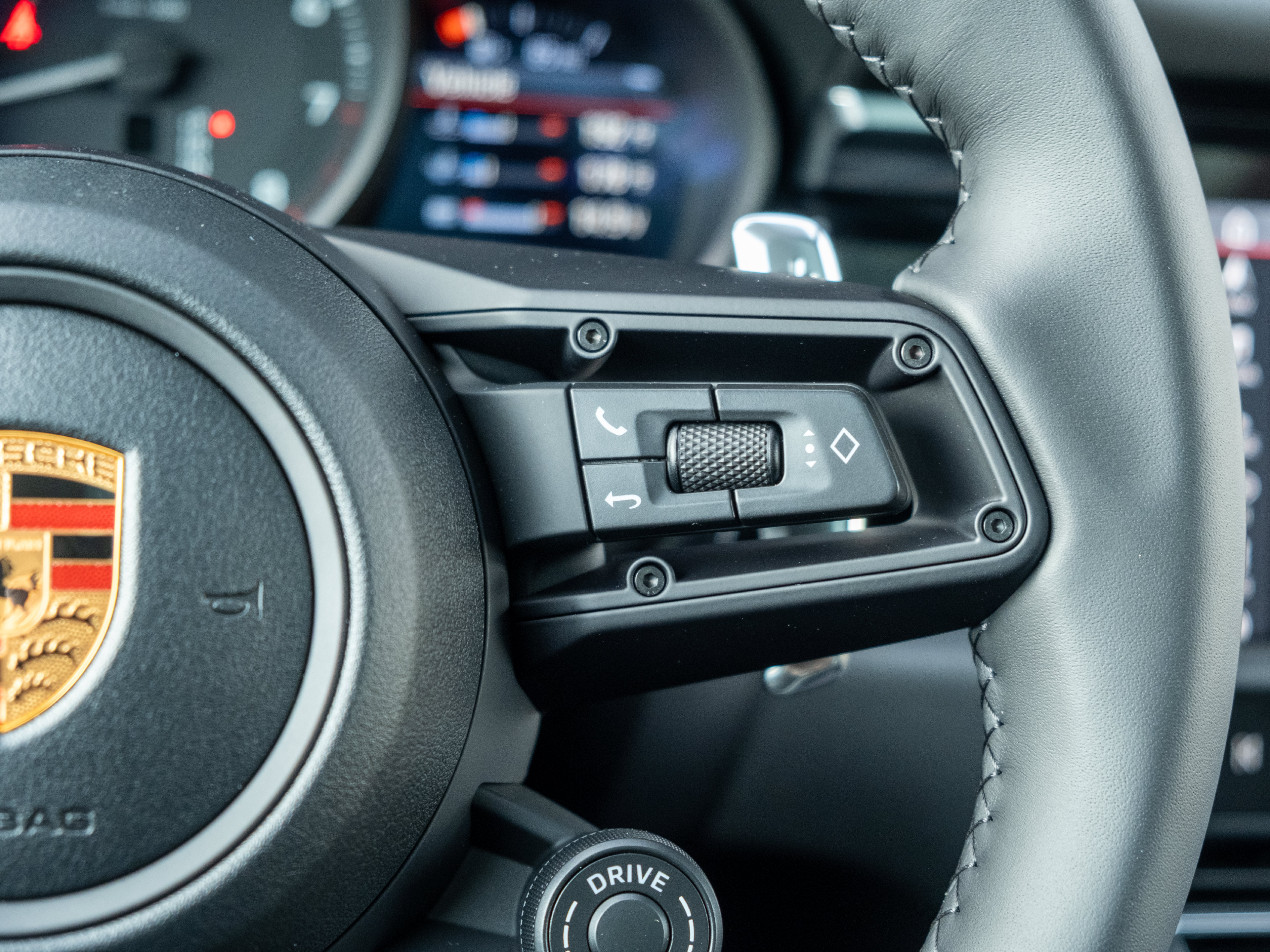 Certified 2026 Porsche Macan AWD/4WD image 25