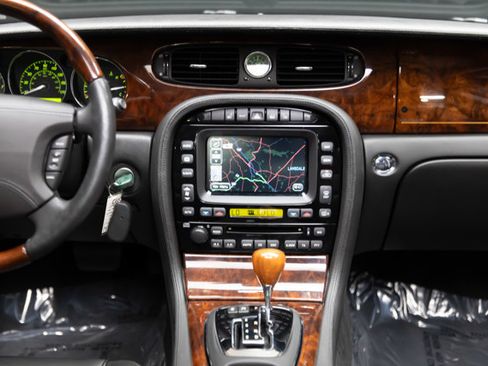 Used 2005 Jaguar XJ8 RWD image 77
