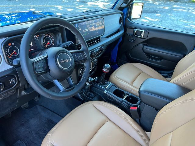 Used 2025 Jeep Wrangler Sport AWD/4WD image 19