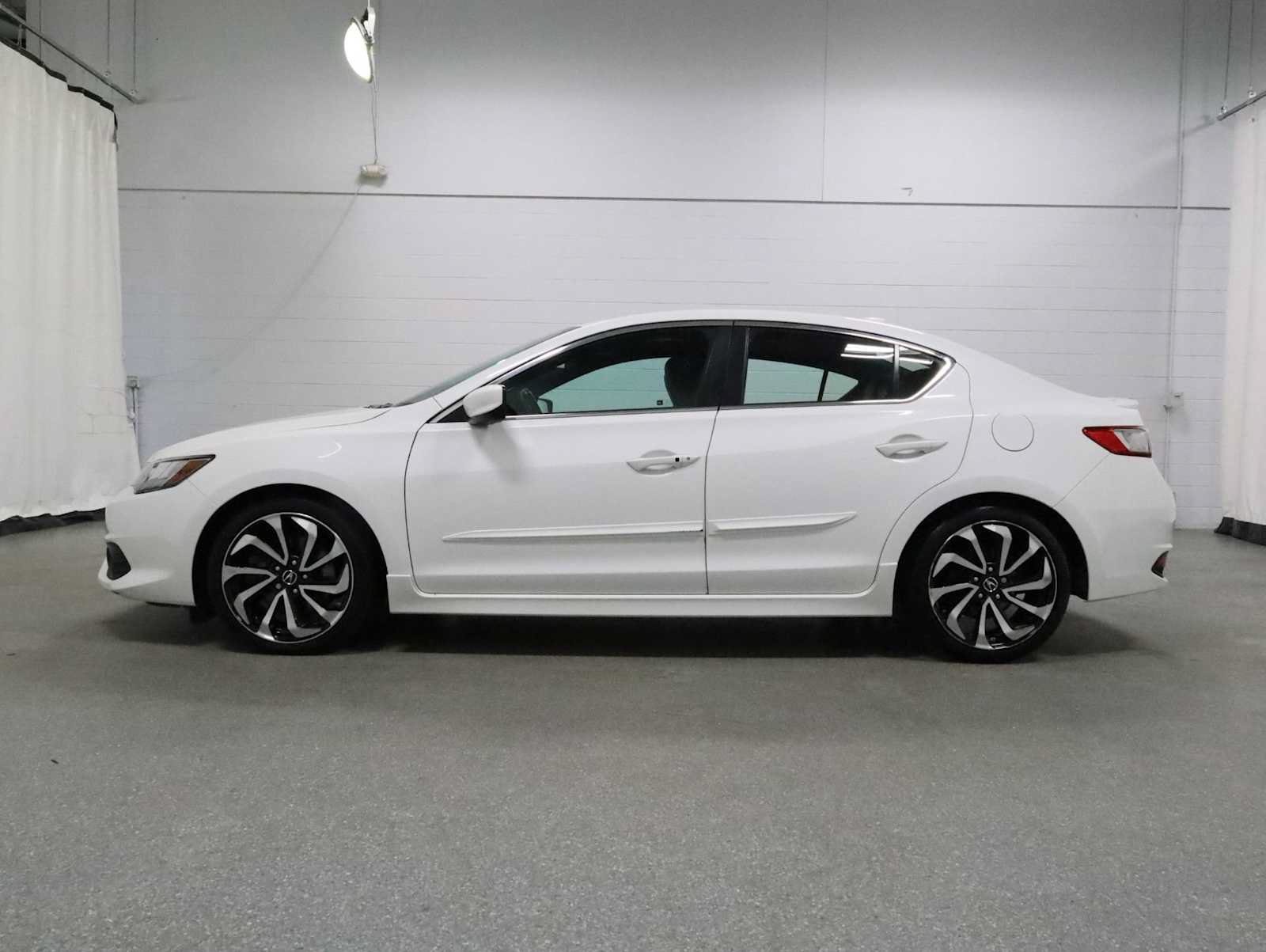 Used 2016 Acura ILX FWD image 2