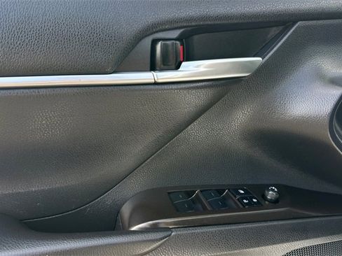Used 2023 Toyota Camry SE image 12