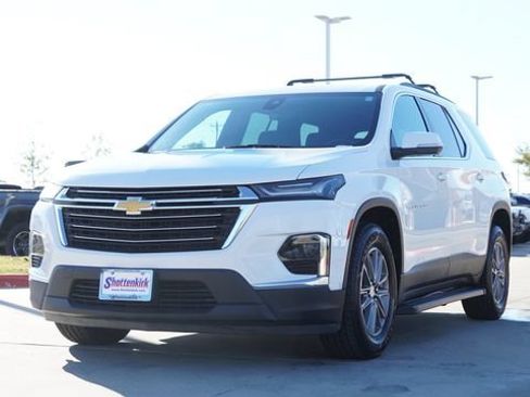 Used 2023 Chevrolet Traverse LT FWD image 3