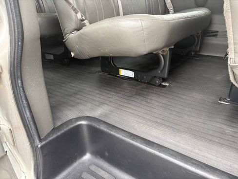 Used 2017 Chevrolet Express 3500 LS RWD image 21