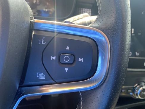 Used 2019 Volvo XC40 T5 R-Design AWD/4WD image 28