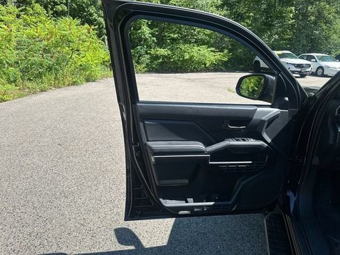 Certified 2025 Toyota 4Runner SR5 AWD/4WD image 29